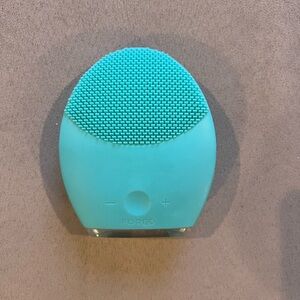 Foreo Turquoise Facial Cleansing Brush